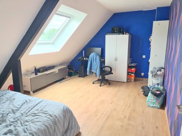 Boqueho (22170) Grande maison familiale avec 5 chambres, sous-sol total, terrain de 1 500 m² et double garage – Idéale pour le