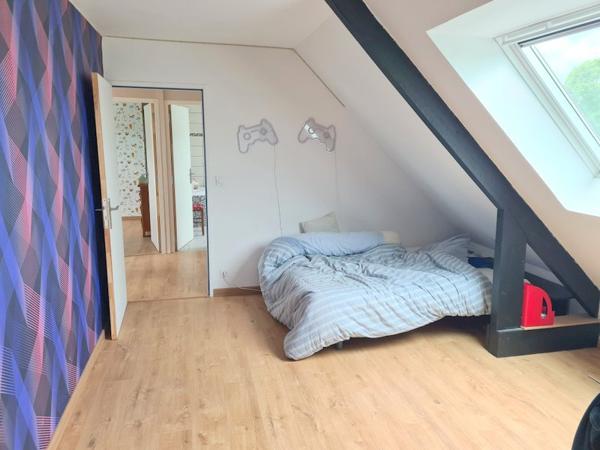 Boqueho (22170) Grande maison familiale avec 5 chambres, sous-sol total, terrain de 1 500 m² et double garage – Idéale pour le