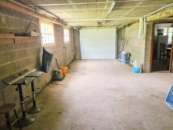 Boqueho (22170) Grande maison familiale avec 5 chambres, sous-sol total, terrain de 1 500 m² et double garage – Idéale pour le