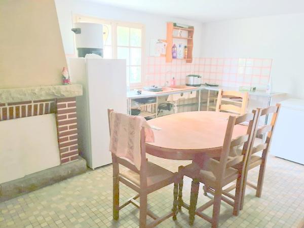 Boqueho (22170) Grande maison familiale avec 5 chambres, sous-sol total, terrain de 1 500 m² et double garage – Idéale pour le