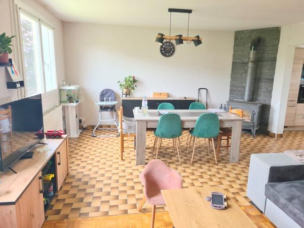 Boqueho (22170) Grande maison familiale avec 5 chambres, sous-sol total, terrain de 1 500 m² et double garage – Idéale pour le