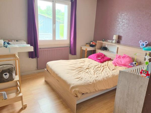 Boqueho (22170) Grande maison familiale avec 5 chambres, sous-sol total, terrain de 1 500 m² et double garage – Idéale pour le