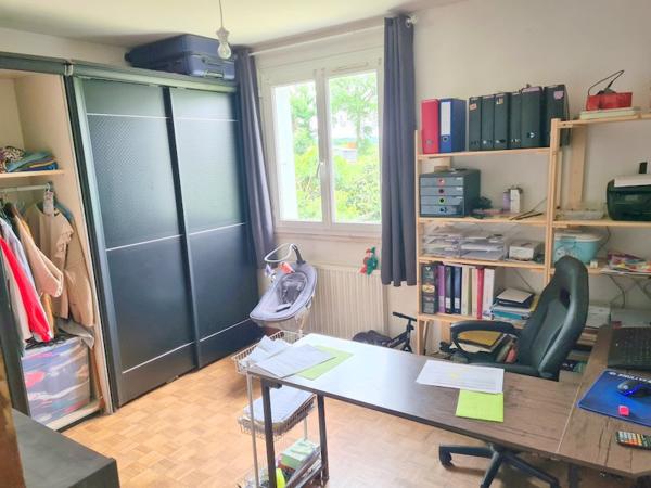 Boqueho (22170) Grande maison familiale avec 5 chambres, sous-sol total, terrain de 1 500 m² et double garage – Idéale pour le