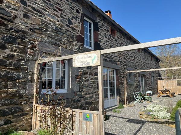 Laurie (15500) Ensemble immobilier rénové