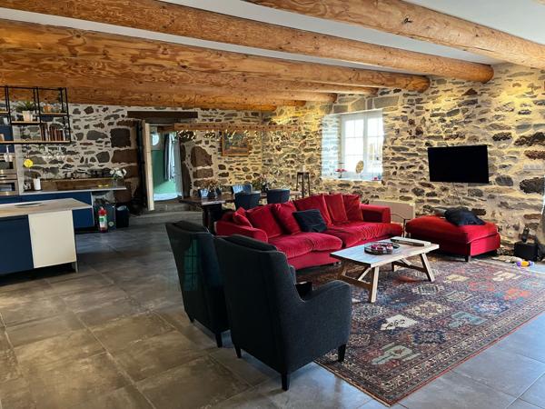 Laurie (15500) Ensemble immobilier rénové