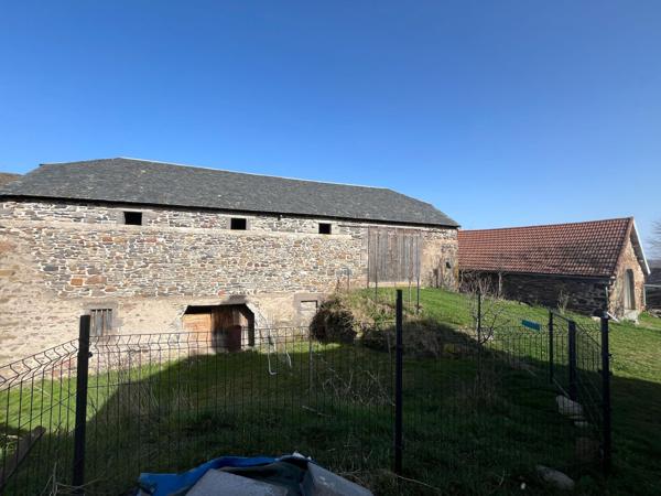 Laurie (15500) Ensemble immobilier rénové