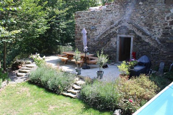 Laurie (15500) Ensemble immobilier rénové