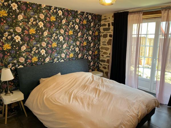 Laurie (15500) Ensemble immobilier rénové