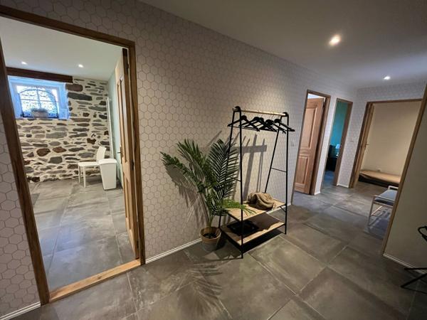 Laurie (15500) Ensemble immobilier rénové