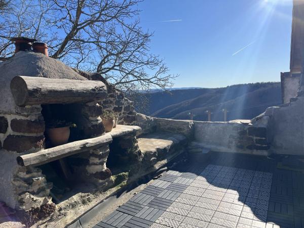 Laurie (15500) Ensemble immobilier rénové