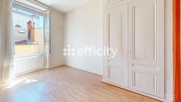 Appartement
         2 pièces
        - 40 m² 206 000 € *