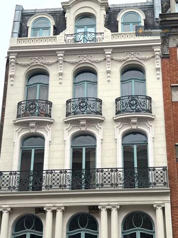 Vente                                                      Appartement
                        
                     4 pièces                      131 m2                     à Lille