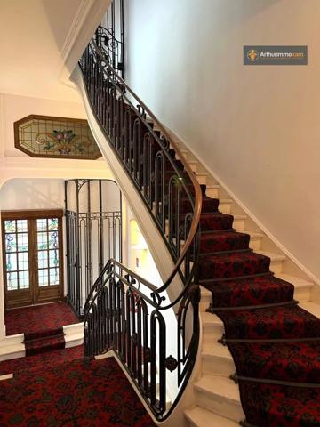 Vente                                                      Appartement
                        
                     4 pièces                      131 m2                     à Lille