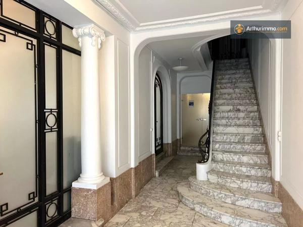 Vente                                                      Appartement
                        
                     4 pièces                      131 m2                     à Lille