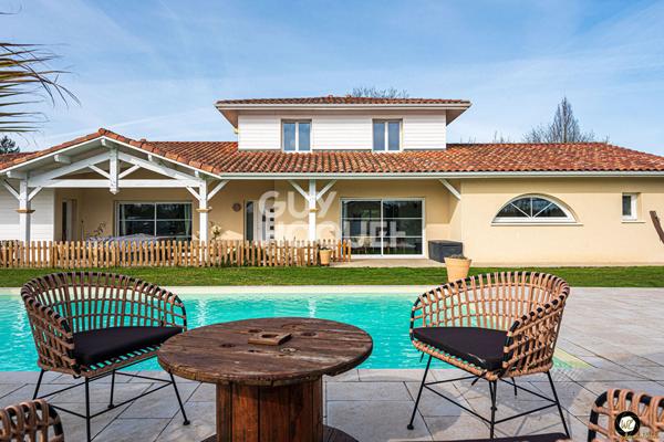Superbe villa, 5 chambres, garage et piscine