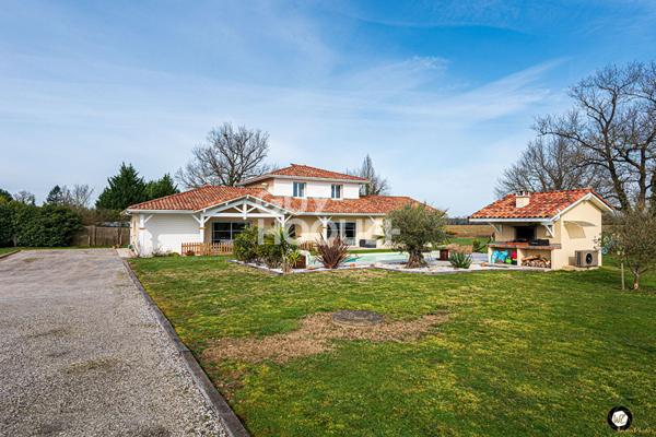 Superbe villa, 5 chambres, garage et piscine