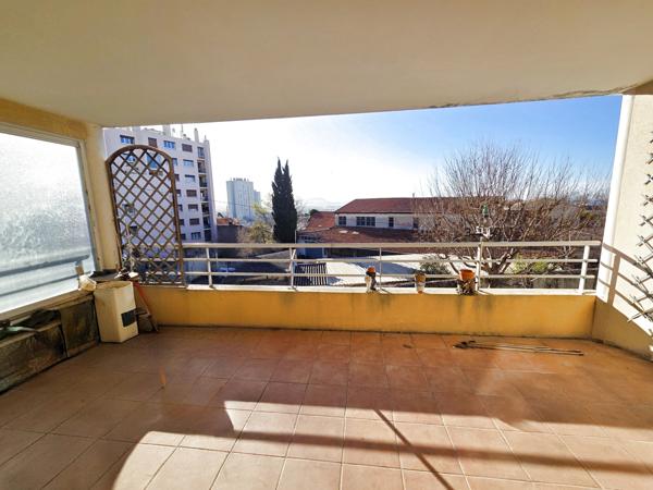Marseille (13015) Grand appartement avec terrasse à acheter à Marseille 15