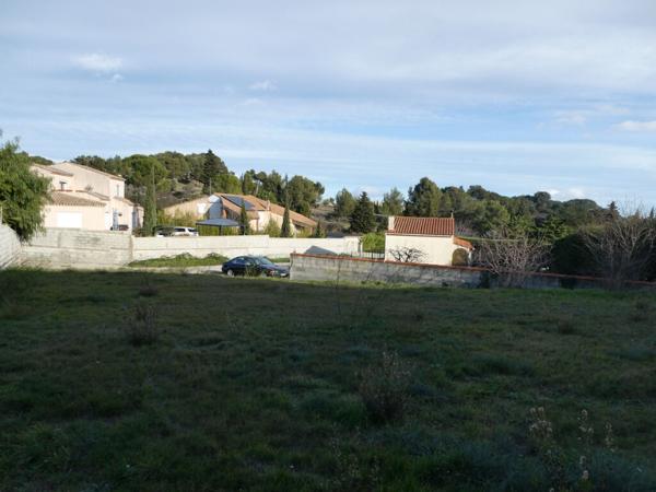 LEZIGNAN. Terrain constructible de 639m² dans une impasse