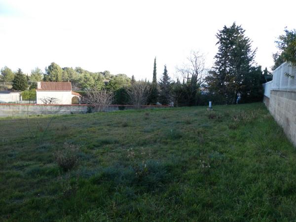 LEZIGNAN. Terrain constructible de 639m² dans une impasse