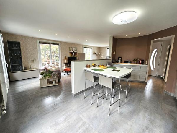 Maison 174m², 4 chambres, 2 bureaux et un sous-sol