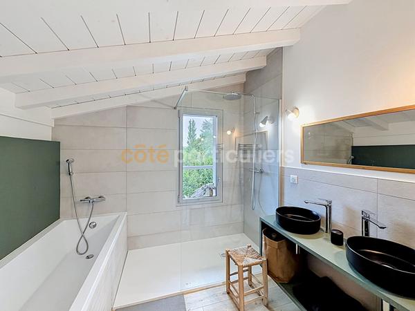 Vente
                Maison170 m² - 7 Pièces -
                    ARBONNE (64210)
