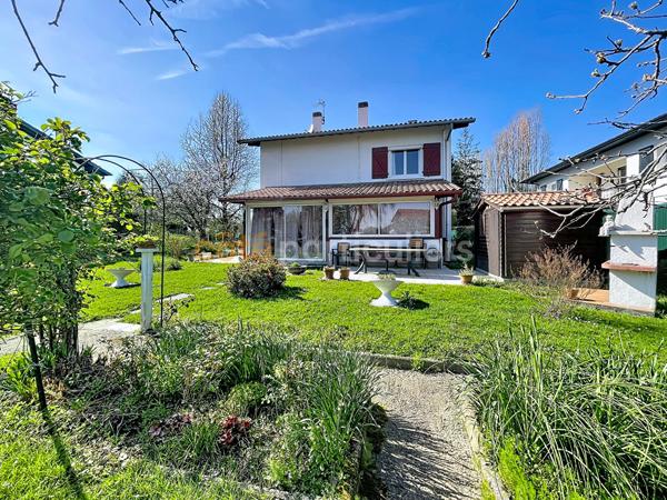 Vente
                Maison170 m² - 7 Pièces -
                    ARBONNE (64210)