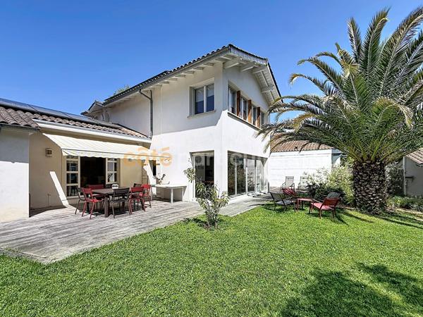 Vente
                Maison170 m² - 7 Pièces -
                    ARBONNE (64210)