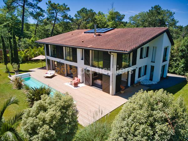 Vente
                Maison170 m² - 7 Pièces -
                    ARBONNE (64210)