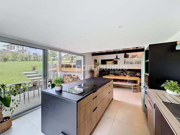 Vente
                Maison170 m² - 7 Pièces -
                    ARBONNE (64210)