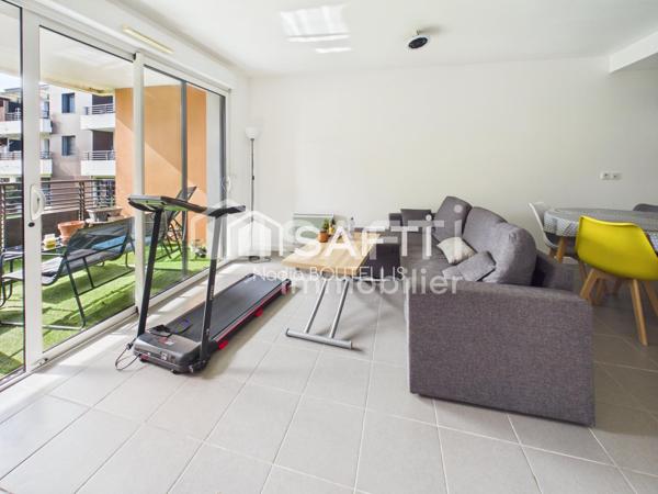 Très bel appartement avec terrasse.
