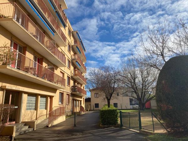 Appartement · Location Bron (69500) 3 pièces · 82m²