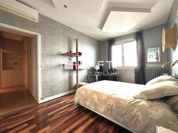 Accès privatif par l'ascenseur, gage d'élégance et exclusivité!