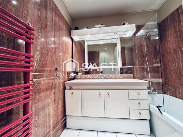 Accès privatif par l'ascenseur, gage d'élégance et exclusivité!