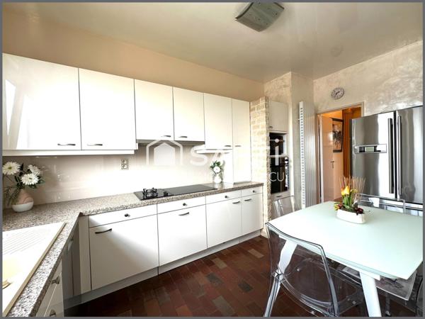 Accès privatif par l'ascenseur, gage d'élégance et exclusivité!