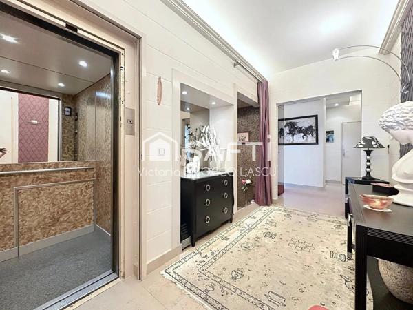 Accès privatif par l'ascenseur, gage d'élégance et exclusivité!