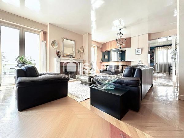 Accès privatif par l'ascenseur, gage d'élégance et exclusivité!