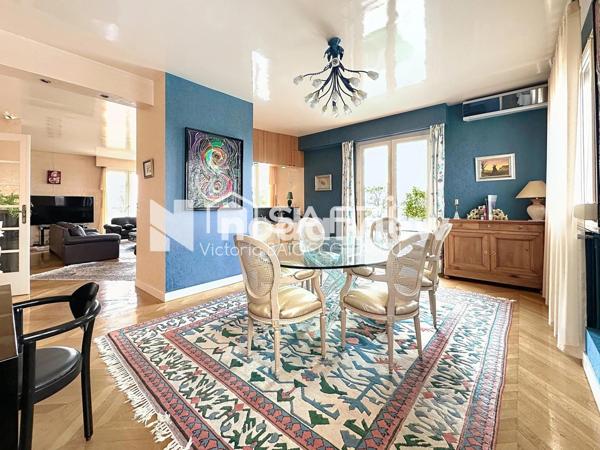 Accès privatif par l'ascenseur, gage d'élégance et exclusivité!