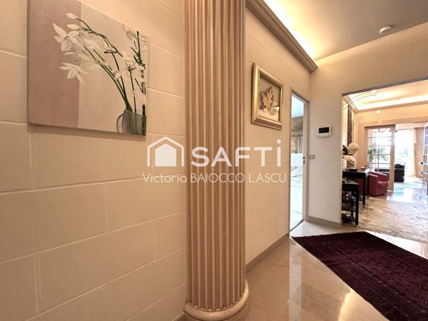 Accès privatif par l'ascenseur, gage d'élégance et exclusivité!