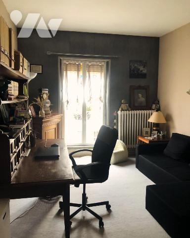 Immeuble LAON hyper centre commerce avec showroom + maison familiale (377 m2)