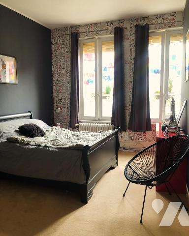 Immeuble LAON hyper centre commerce avec showroom + maison familiale (377 m2)