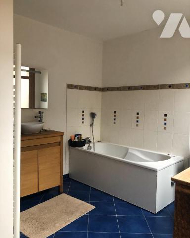 Immeuble LAON hyper centre commerce avec showroom + maison familiale (377 m2)