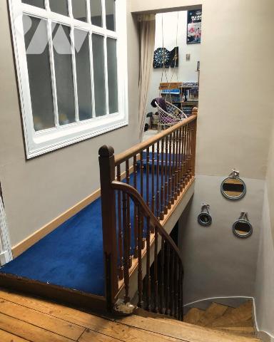 Immeuble LAON hyper centre commerce avec showroom + maison familiale (377 m2)