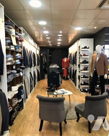 Immeuble LAON hyper centre commerce avec showroom + maison familiale (377 m2)