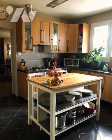 Immeuble LAON hyper centre commerce avec showroom + maison familiale (377 m2)