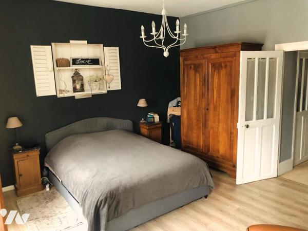 Immeuble LAON hyper centre commerce avec showroom + maison familiale (377 m2)