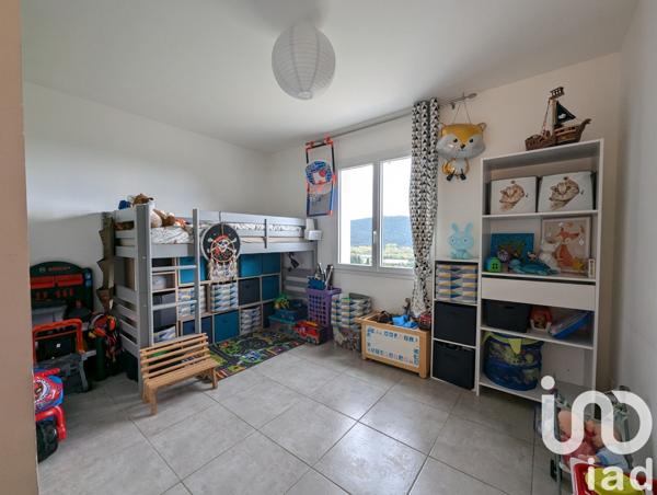 Maison traditionnelle 8 pièces de 155 m² à Oraison (04700)