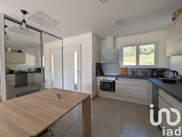 Maison traditionnelle 8 pièces de 155 m² à Oraison (04700)