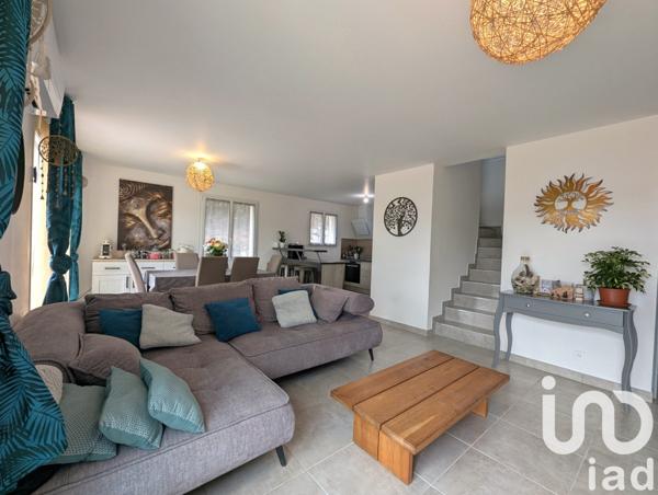 Maison traditionnelle 8 pièces de 155 m² à Oraison (04700)