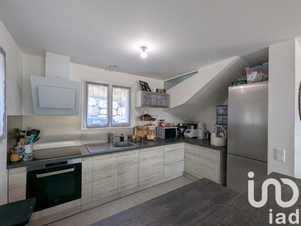 Maison traditionnelle 8 pièces de 155 m² à Oraison (04700)