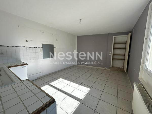 MAISON DE VILLE PLEIN CENTRE DE CHABRIS AVEC 2 CHAMBRES AVEC GROS OEUVRE EN BON ETAT (INDRE 36)